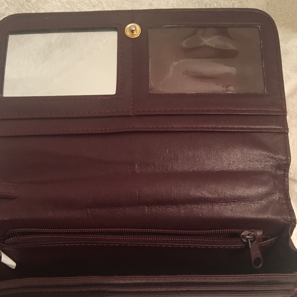 🍀Buxton Clutch Purse with Cross Body Strap - Picture 3 of 5